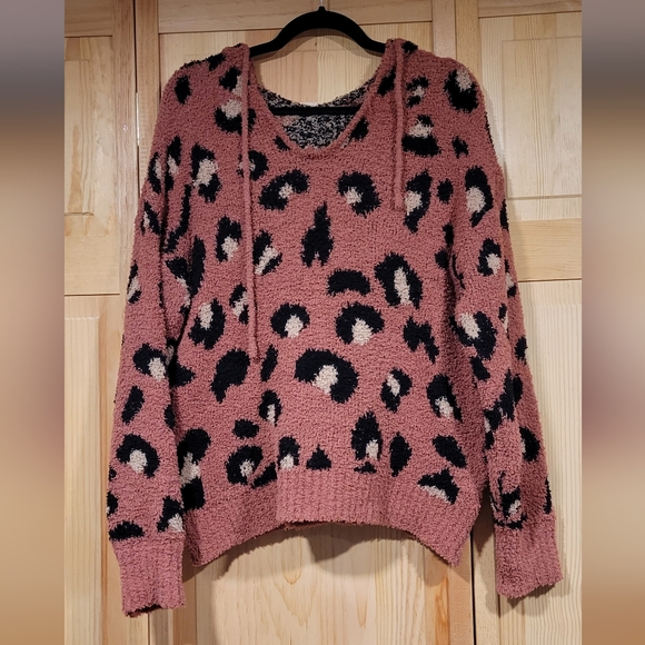 New In Brick Red Leopard Hooded Sweater Size M - Picture 1 of 5